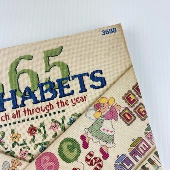 365 Alphabets Cross Stitch All Through the Year Book Emboridery Patterns 1997 - Picture 13 of 13